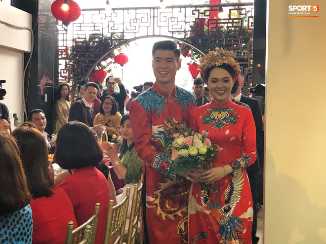 Đám hỏi trung vệ Duy Mạnh - Quỳnh Anh: Chủ rể ngại ngùng khi đặt chân tới nhà gái-3