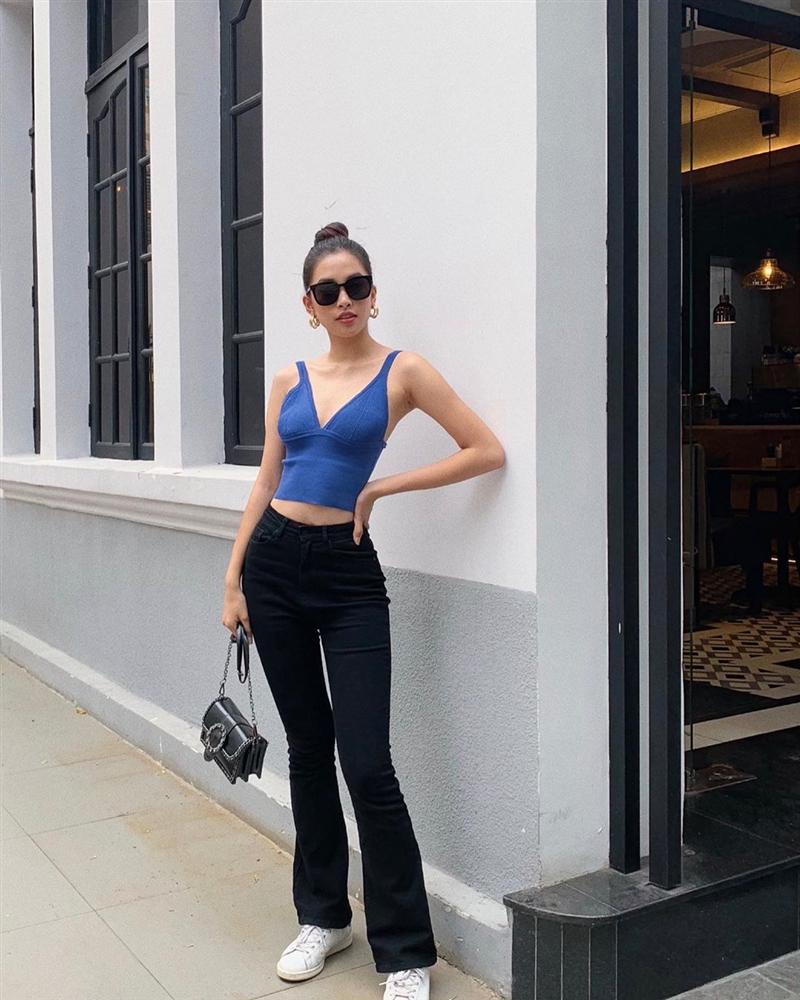 Tuần giáp Tết sao Việt lên đồ ngược: Ngọc Trinh không hở hang, HH Tiểu Vy gợi cảm đốt mắt bất chấp việc vòng 1 như lặn mất tăm-4