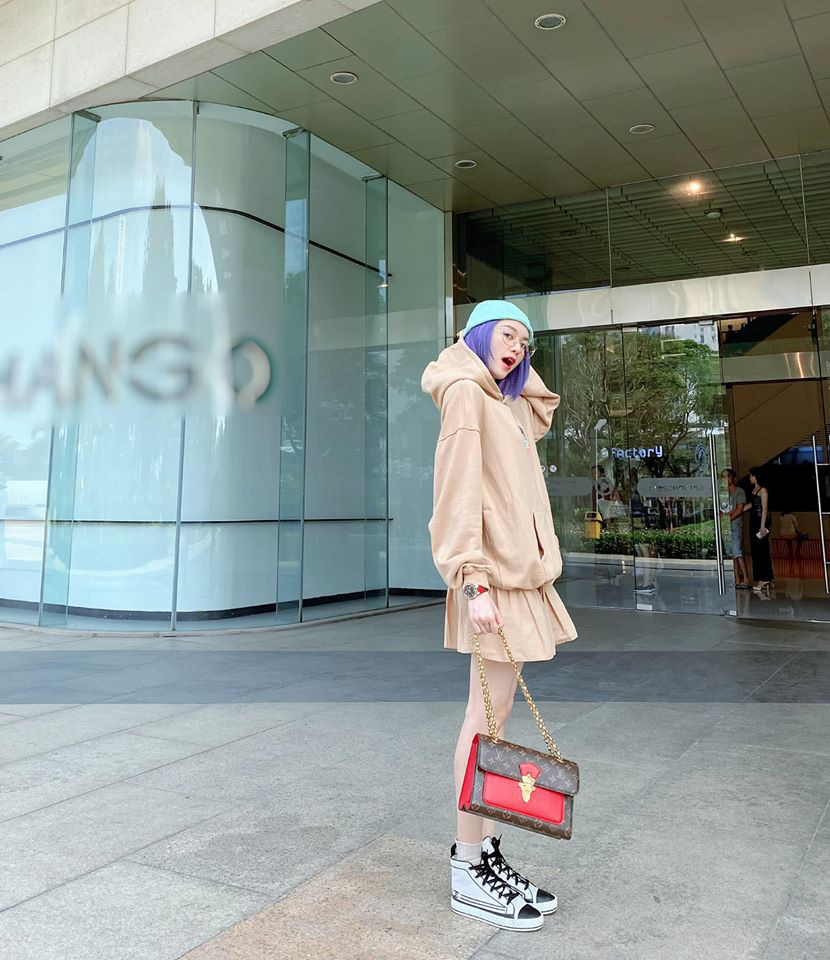 Tuần giáp Tết sao Việt lên đồ ngược: Ngọc Trinh không hở hang, HH Tiểu Vy gợi cảm đốt mắt bất chấp việc vòng 1 như lặn mất tăm-14