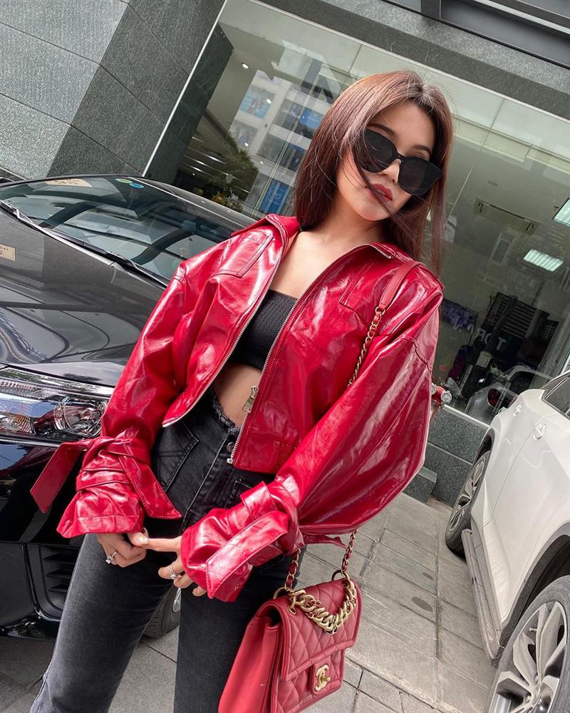 Tuần giáp Tết sao Việt lên đồ ngược: Ngọc Trinh không hở hang, HH Tiểu Vy gợi cảm đốt mắt bất chấp việc vòng 1 như lặn mất tăm-16