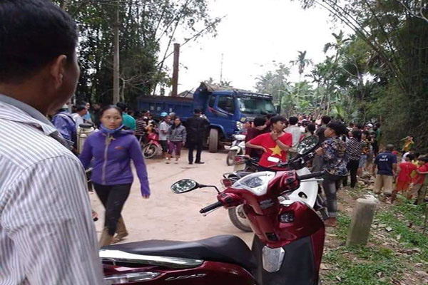 Thương tâm bé trai lớp 4 bị xe tải cán tử vong trên đường đi học về-1
