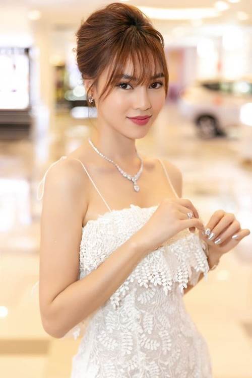 Ninh Dương Lan Ngọc trang điểm sương sương vẫn đẹp bất chấp-7