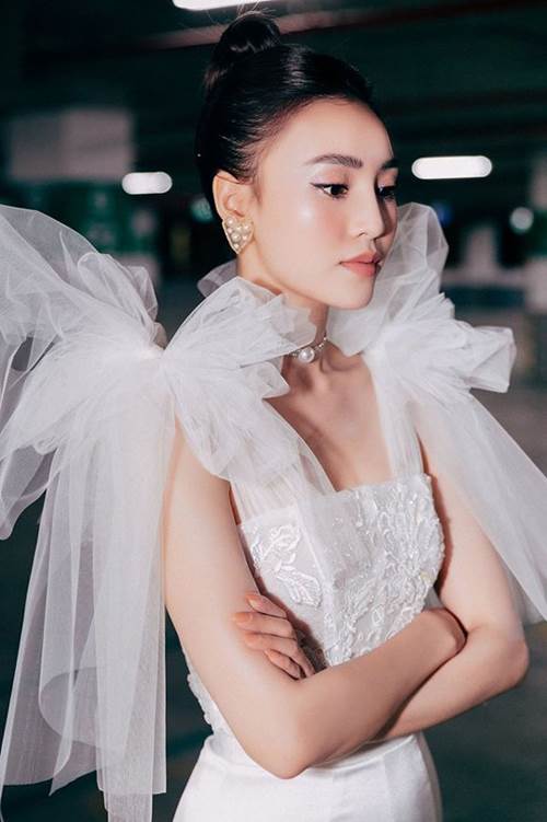 Ninh Dương Lan Ngọc trang điểm sương sương vẫn đẹp bất chấp-9