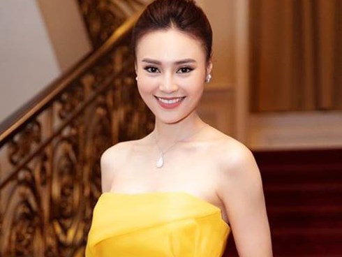 Ninh Dương Lan Ngọc trang điểm sương sương vẫn đẹp bất chấp