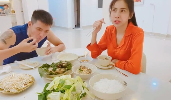 Vợ nấu món ngon cho ăn, kể chuyện ngày xưa trai tán, Công Vinh vẫn phũ đẹp-9