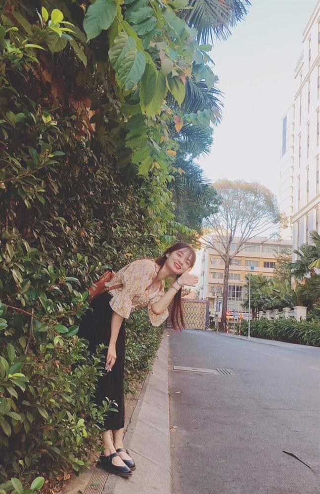 Bị học trò chụp lén khi đang kiểm tra bài cũ, cô giáo dạy Văn khiến dân mạng đổ đứ đừ vì nhan sắc siêu cấp dễ thương-6