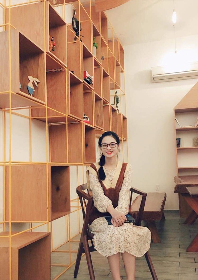 Bị học trò chụp lén khi đang kiểm tra bài cũ, cô giáo dạy Văn khiến dân mạng đổ đứ đừ vì nhan sắc siêu cấp dễ thương-9