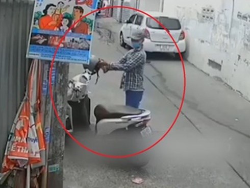 Tên trộm lấy xe máy, để lại mũ bảo hiểm cho nạn nhân