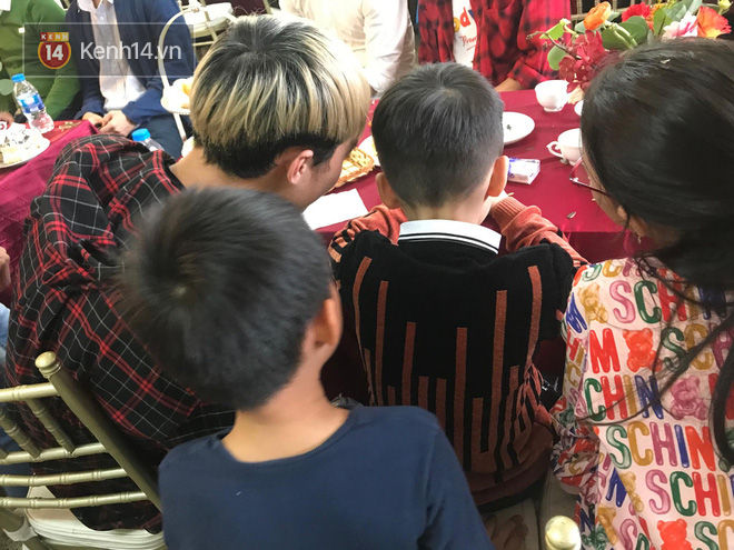 Không thoát khỏi câu bao giờ lấy vợ ở đám hỏi Duy Mạnh, Văn Toàn thừa nhận đã có bồ, Văn Thanh đáp cực lầy-5