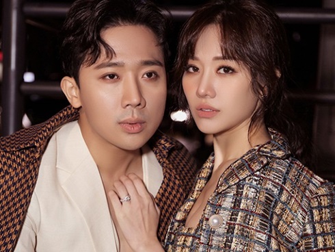 Tung bộ ảnh vợ chồng sang chảnh hết nấc, nào ngờ Trấn Thành lại bị soi cận cảnh gương mặt gây hết hồn vì chỉnh sửa quá đà-9