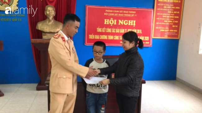 Hà Nội: Một học sinh tiểu học đi lạc do quên lên xe đưa đón học sinh-2
