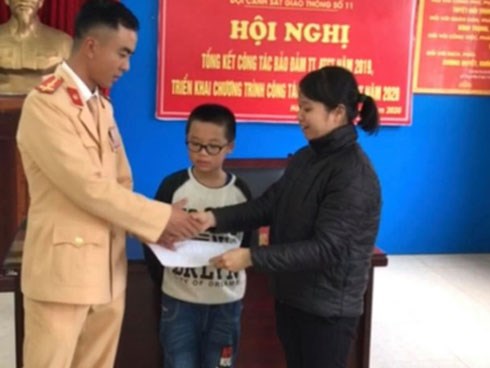 Hà Nội: Một học sinh tiểu học đi lạc do quên lên xe đưa đón học sinh