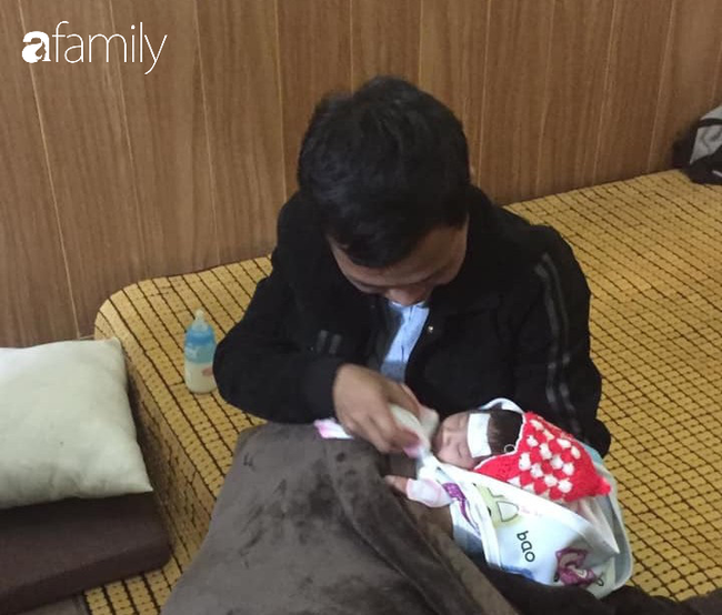 Xót xa bé gái sơ sinh tật nguyền bị mẹ giấu trong đống gạch ở cổng chùa-1