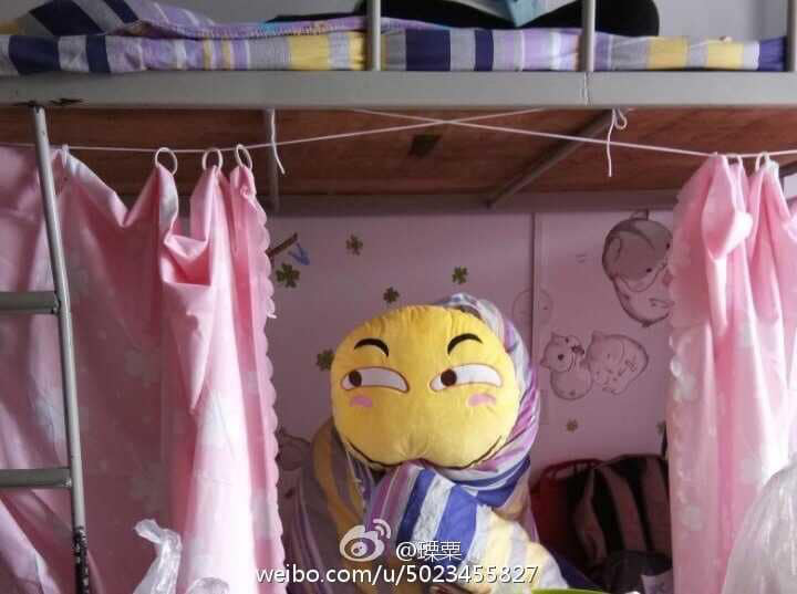 Giáo viên chủ nhiệm đến kiểm tra kí túc xá bị học trò cả gan hù dọa, thầy tung đòn trị ngay hội nhất quỷ nhì ma-7