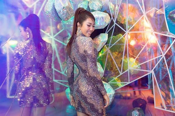 Thuý Ngân Gạo nếp gạo tẻ diện váy xuyên thấu khoe vóc dáng nóng bỏng-8