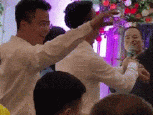 Xe ôtô tiền tỷ của Duy Mạnh và Quỳnh Anh va quệt với xe máy trên cầu vượt ở Hà Nội-4