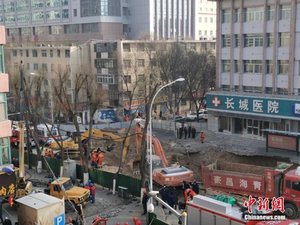 Xe buýt đang vào trạm bất ngờ gặp nạn khi mặt đường bị sập khiến 9 người tử vong-8