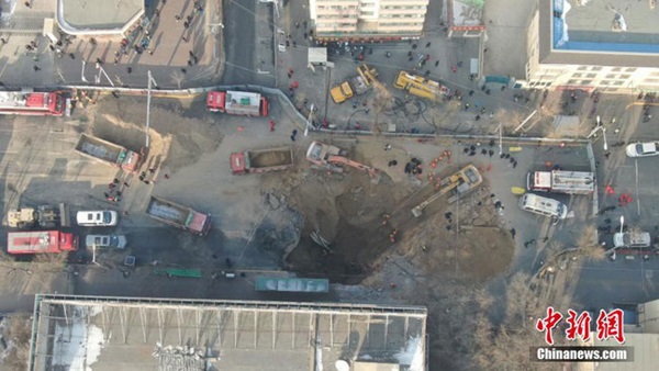 Xe buýt đang vào trạm bất ngờ gặp nạn khi mặt đường bị sập khiến 9 người tử vong-10