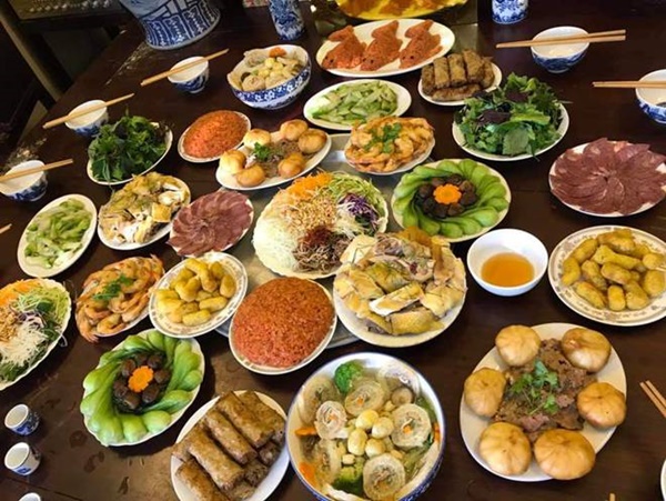 Vội vàng làm cỗ ông Công ông Táo sớm, mẹ Hà Nội khiến ai cũng bất ngờ vì hoành tráng quá”-2