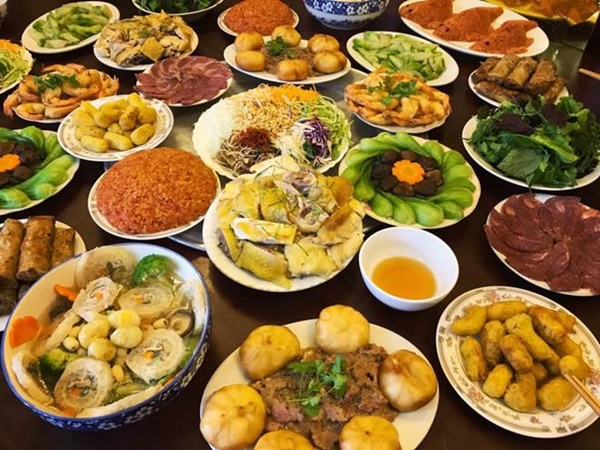 Vội vàng làm cỗ ông Công ông Táo sớm, mẹ Hà Nội khiến ai cũng bất ngờ vì hoành tráng quá”-3