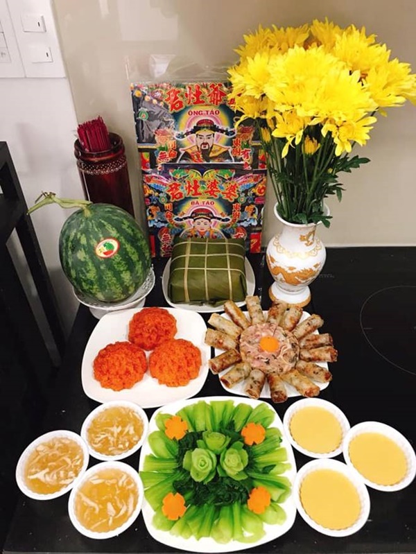 Vội vàng làm cỗ ông Công ông Táo sớm, mẹ Hà Nội&nbsp;khiến ai cũng bất ngờ vì hoành tráng quá”-8