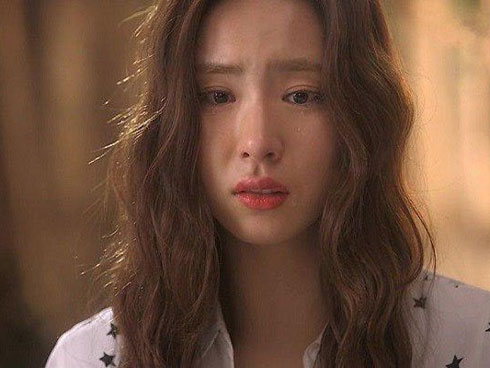 Đưa vợ đi dự tiệc cuối năm, tôi xây xẩm mặt mày phải quát lên để được về bởi tất cả đồng nghiệp đều có ý muốn kéo vợ tôi đi tăng 2”-3