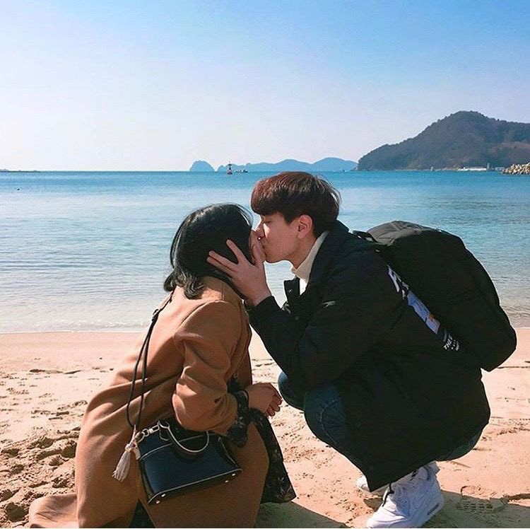 Dù ngày nào cũng thân mật, vợ chồng vẫn không nên dùng chung 5 loại đồ vật này vì sẽ vô tình lây viêm gan B cho nhau-1