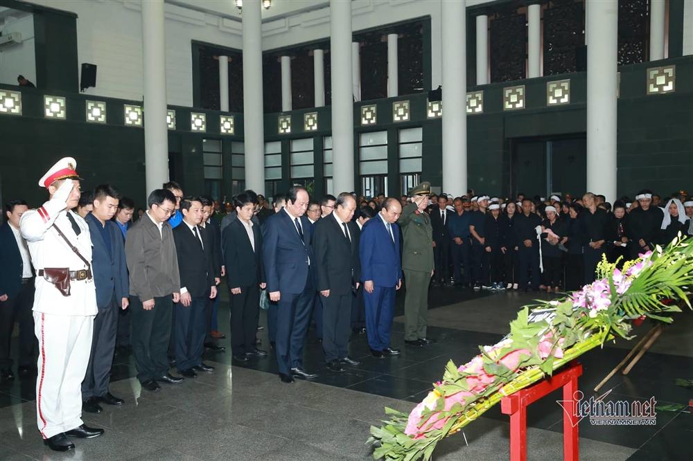 Xót xa dải tang trắng trong lễ tang 3 liệt sĩ hy sinh ở Đồng Tâm-1