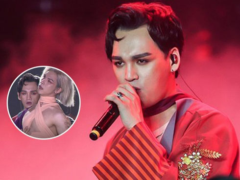 Loạt mỹ nhân Hàn gặp rắc rối trên sân khấu vì mặc váy quá ngắn-1