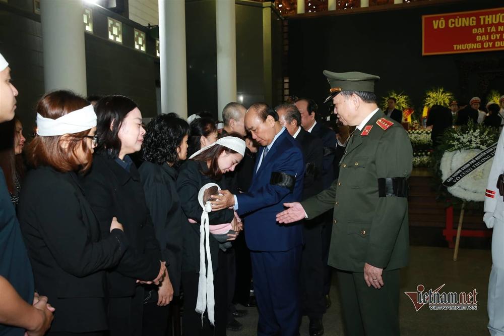 Xót xa dải tang trắng trong lễ tang 3 liệt sĩ hy sinh ở Đồng Tâm-4