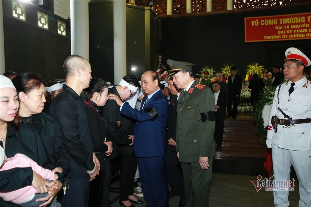 Xót xa dải tang trắng trong lễ tang 3 liệt sĩ hy sinh ở Đồng Tâm-7