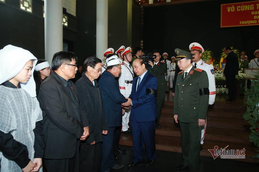 Xót xa dải tang trắng trong lễ tang 3 liệt sĩ hy sinh ở Đồng Tâm-8