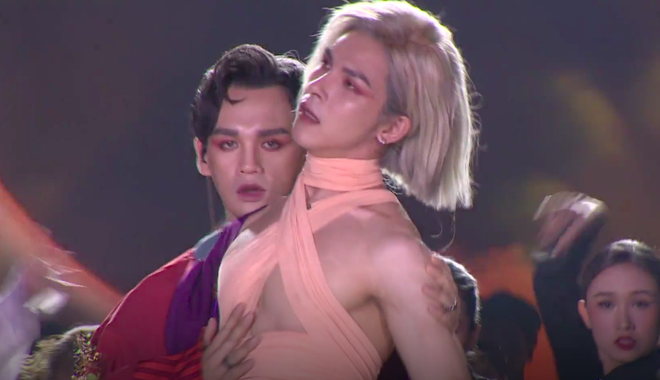 Bị chỉ trích diễn phản cảm, Nguyễn Trần Trung Quân lên tiếng: Thần tượng Kpop cởi áo được hò reo tại sao nghệ sĩ Việt bị chê trách?-1