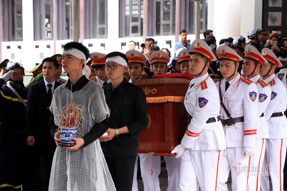 Xót xa dải tang trắng trong lễ tang 3 liệt sĩ hy sinh ở Đồng Tâm-9