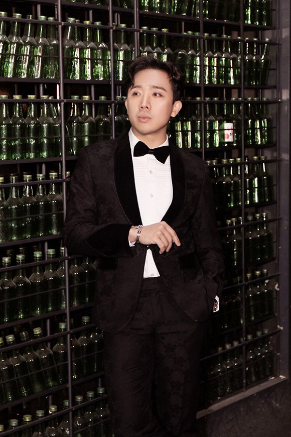 Tung bộ ảnh vợ chồng sang chảnh hết nấc, nào ngờ Trấn Thành lại bị soi cận cảnh gương mặt gây hết hồn vì chỉnh sửa quá đà-4