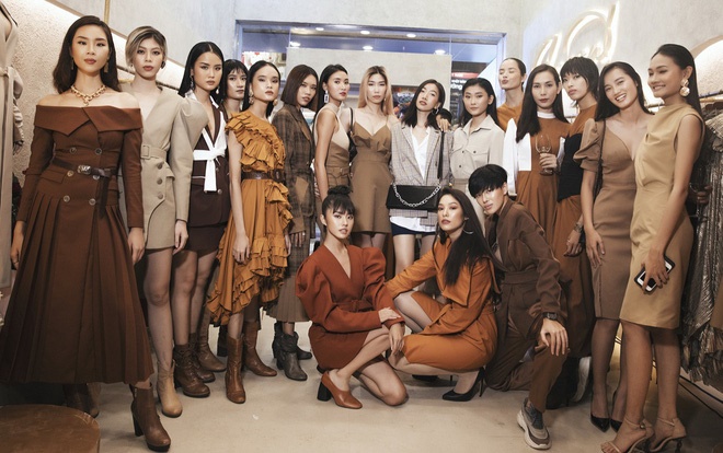 Siêu mẫu Hà Anh khoe thần thái cuốn hút trong sự kiện-1