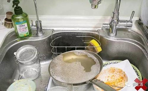 Những sai lầm độc khủng khiếp khi rửa bát ngày Tết, nhà nào đang mắc phải bỏ ngay-1