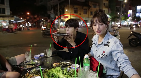 Trốn Trấn Thành, Hari Won dắt trai đẹp Hàn Quốc đi ăn bánh xèo vỉa hè-1