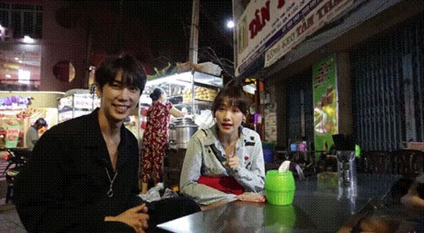 Trốn Trấn Thành, Hari Won dắt trai đẹp Hàn Quốc đi ăn bánh xèo vỉa hè-2