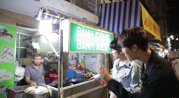 Trốn Trấn Thành, Hari Won dắt trai đẹp Hàn Quốc đi ăn bánh xèo vỉa hè-3