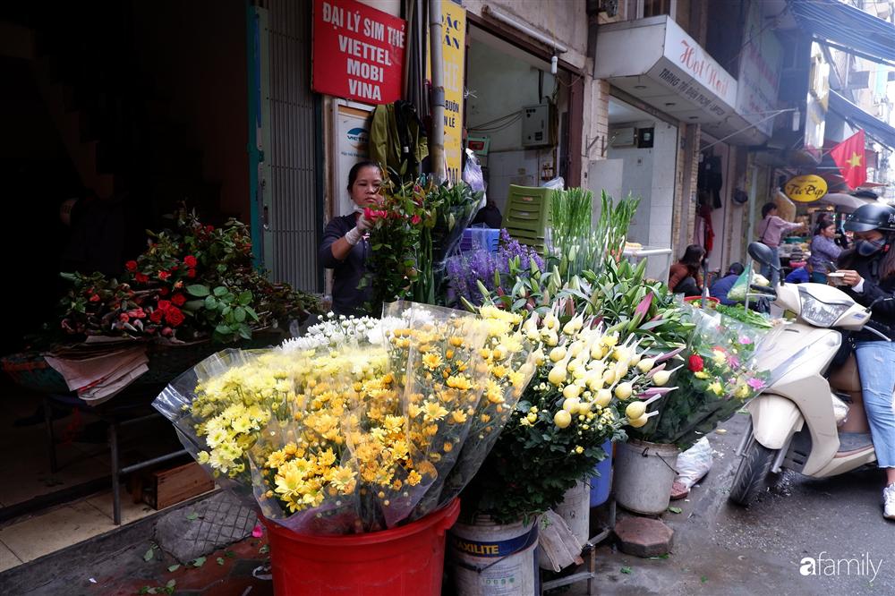 Tiễn ông Táo về trời: Người Hà Nội nhộn nhịp khiến không khí mua sắm tấp nập trên mỗi khu chợ-4