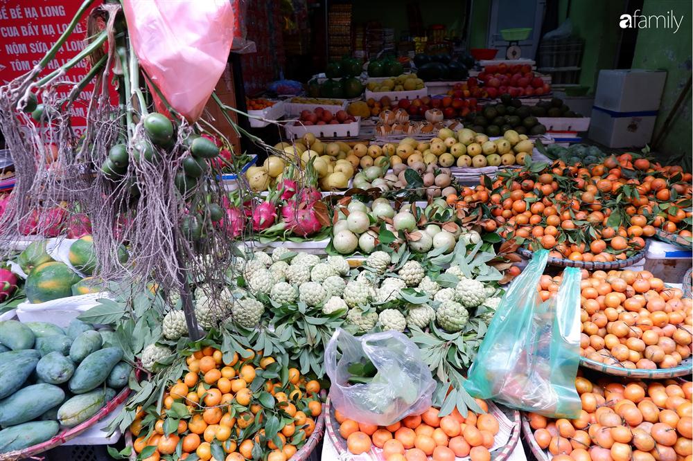 Tiễn ông Táo về trời: Người Hà Nội nhộn nhịp khiến không khí mua sắm tấp nập trên mỗi khu chợ-8