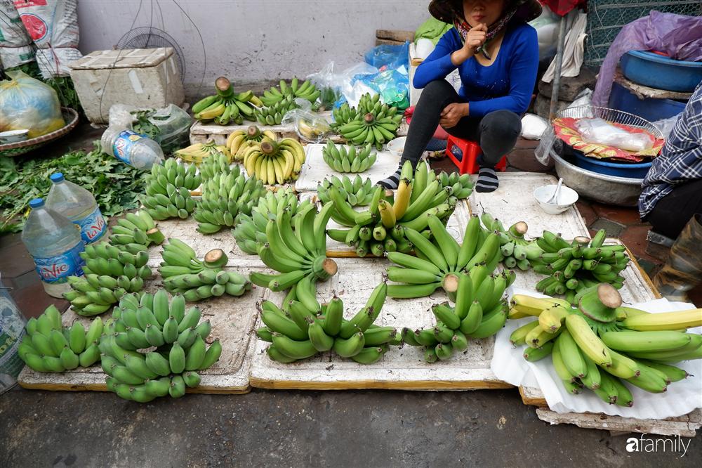 Tiễn ông Táo về trời: Người Hà Nội nhộn nhịp khiến không khí mua sắm tấp nập trên mỗi khu chợ-10