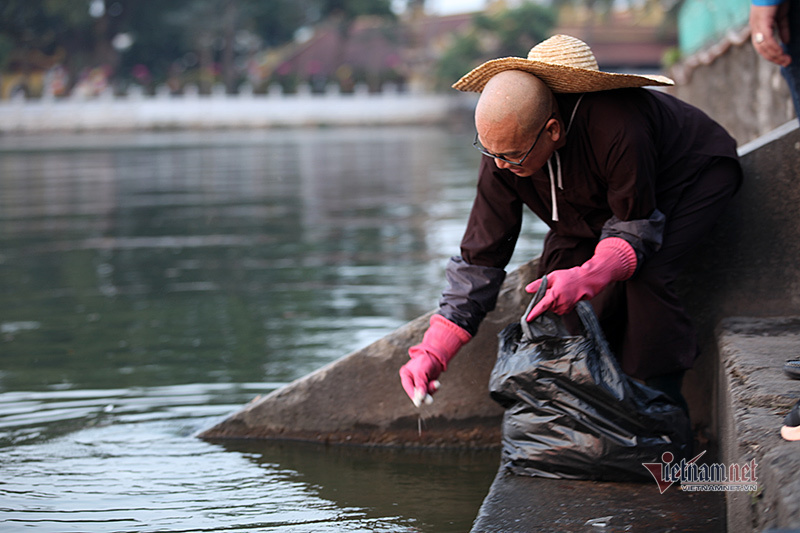 Sư thầy, học sinh, sinh viên kiên trì bảo vệ môi trường ngày ông Công, ông Táo-2