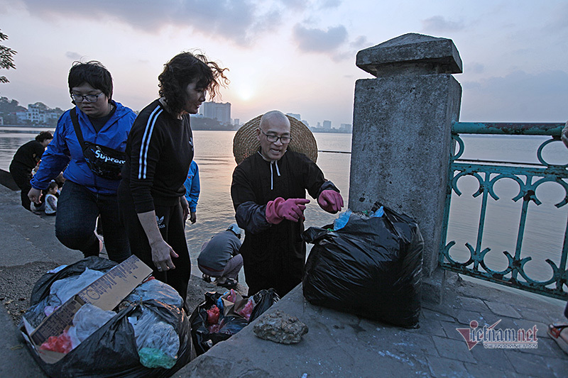Sư thầy, học sinh, sinh viên kiên trì bảo vệ môi trường ngày ông Công, ông Táo-3