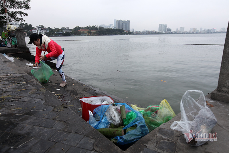 Sư thầy, học sinh, sinh viên kiên trì bảo vệ môi trường ngày ông Công, ông Táo-5
