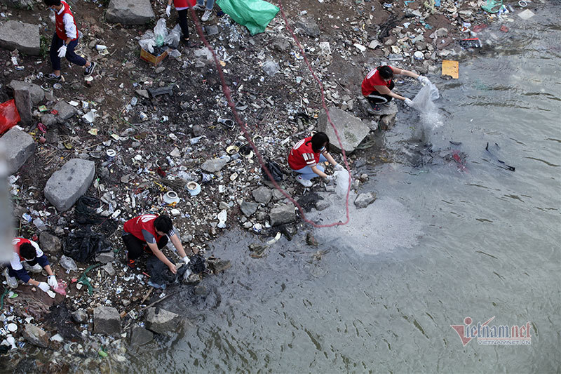 Sư thầy, học sinh, sinh viên kiên trì bảo vệ môi trường ngày ông Công, ông Táo-12