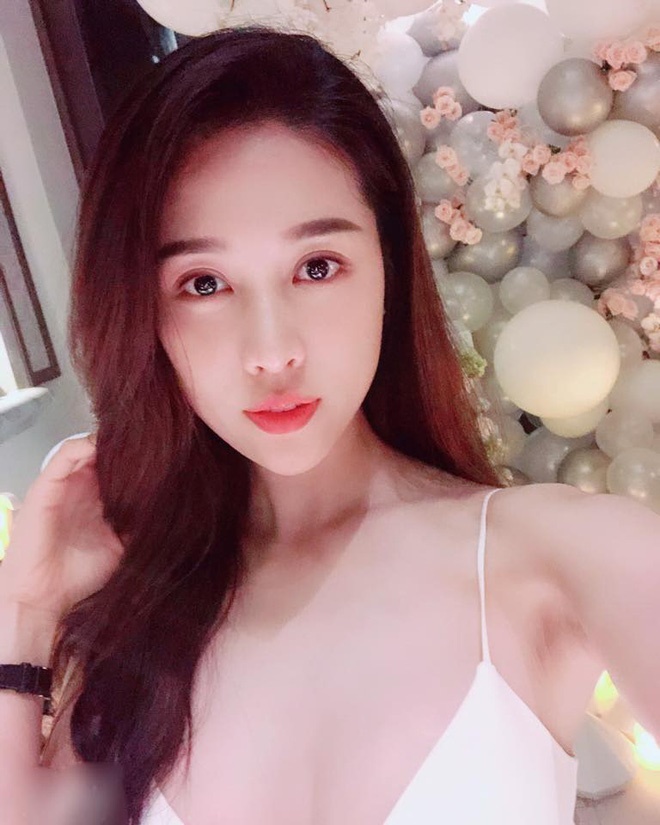Chân dung hot girl nóng bỏng nhất làng hài Tết miền Bắc-10