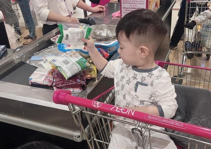 Trước khi bị cả 2 vợ cũ chỉ trích vô trách nghiệm, nam diễn viên Việt Anh từng có cách nuôi dạy con rất gì và này nọ-6