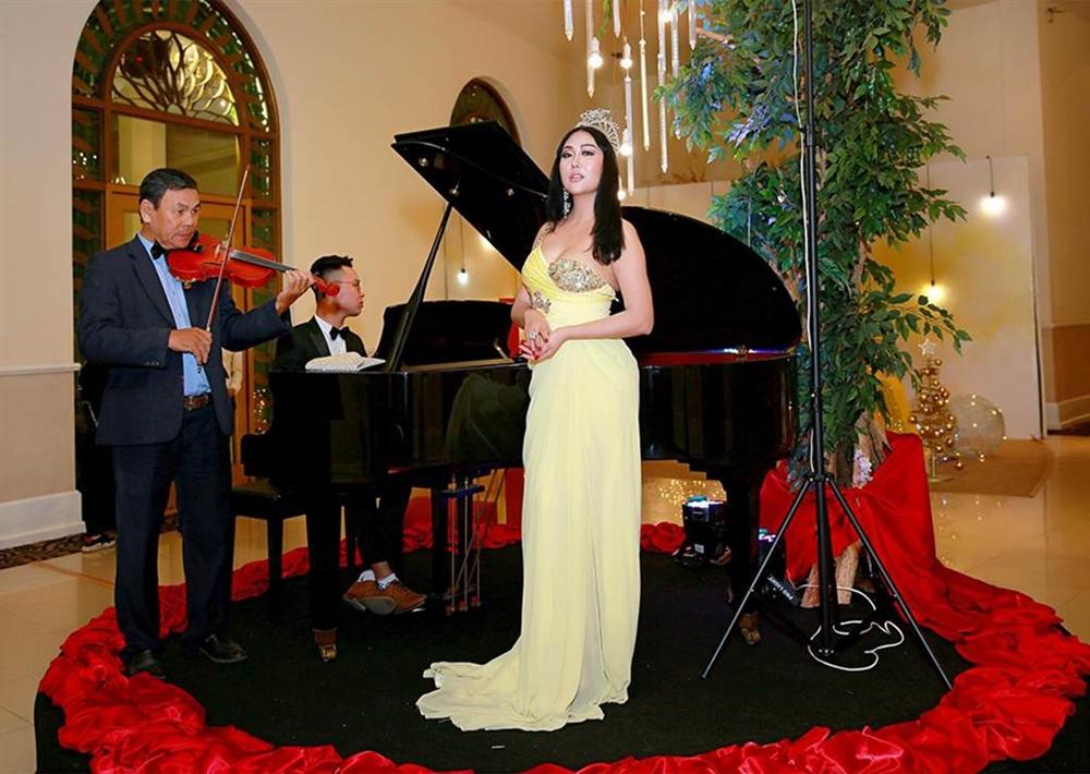 Phi Thanh Vân nóng bỏng ở tuổi 40, nhan sắc khác lạ sau 20 lần dao kéo-1